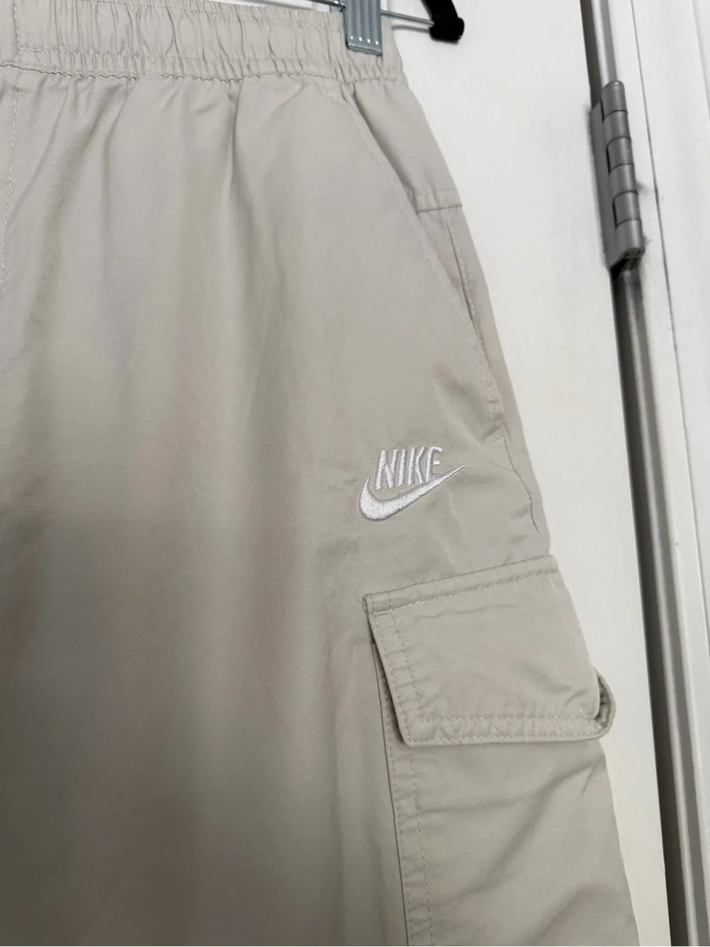 Nike men’s beige cargo pants size Large